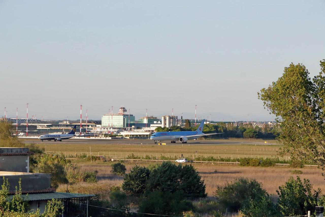 Bilocale Con Vista Sull'Aeroporto - Comodo Per Il Viaggio 菲乌米奇诺 外观 照片